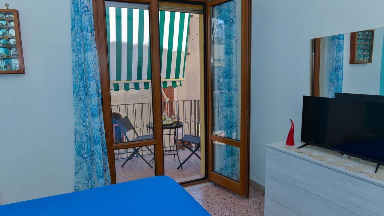 Photo of Bedroom in Meta