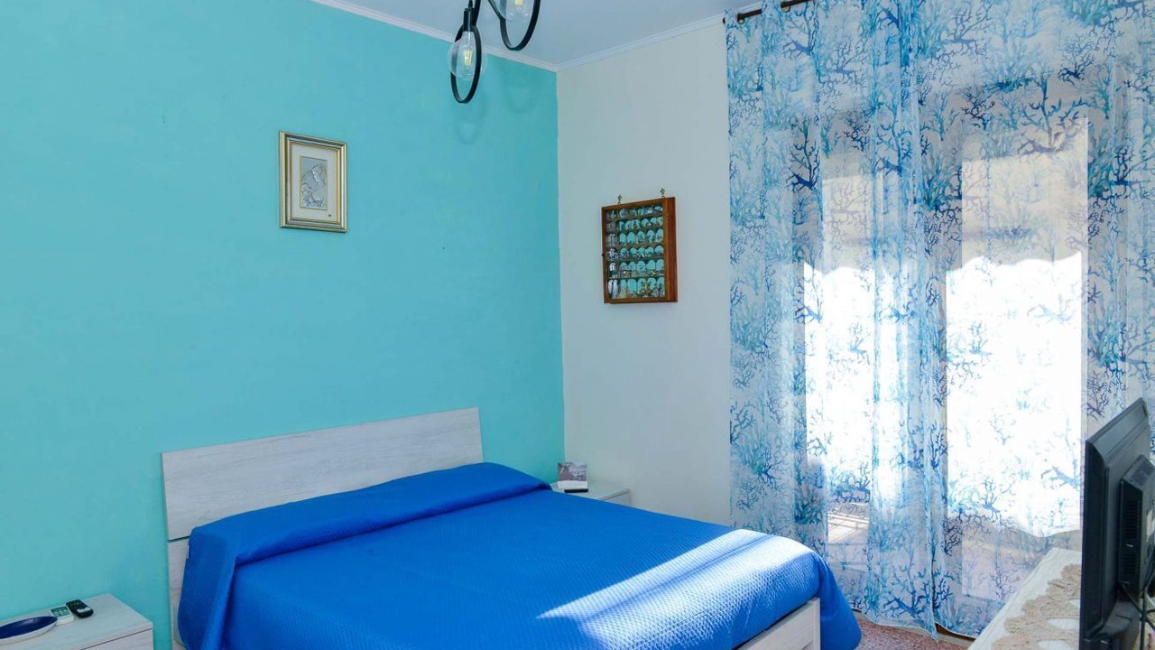 Photo of Bedroom in Meta
