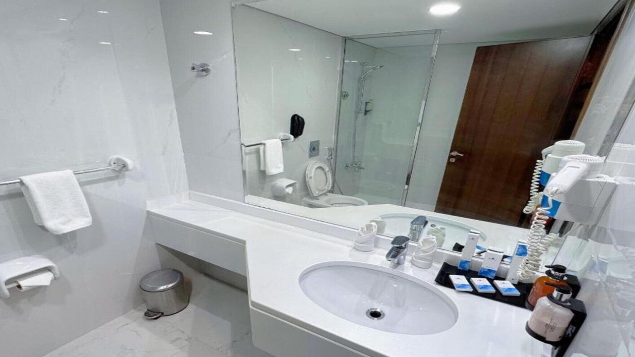 Photo of Bathroom in Trade Centre 1