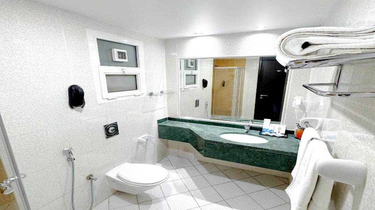 Photo of Bathroom in Trade Centre 1