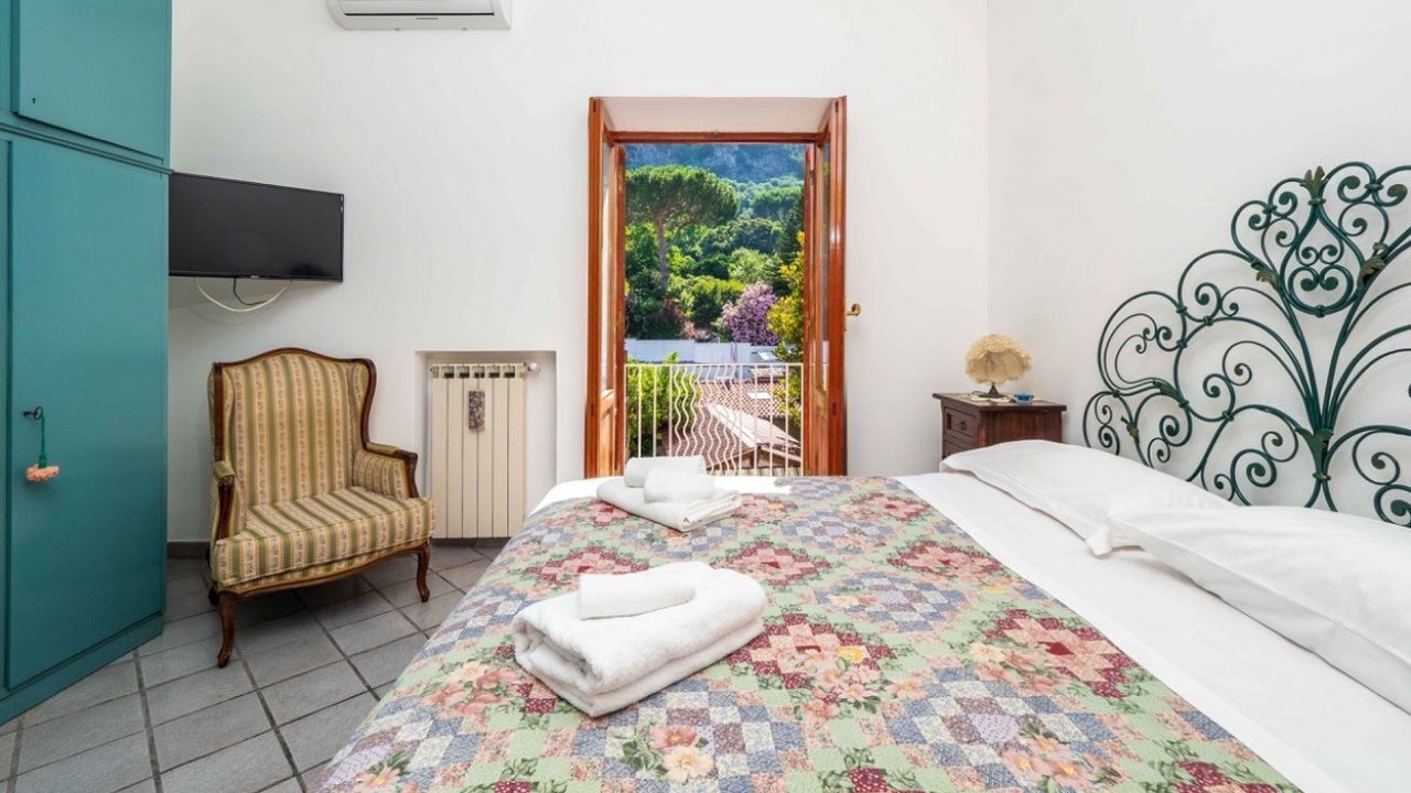 Photo of Bedroom in Meta