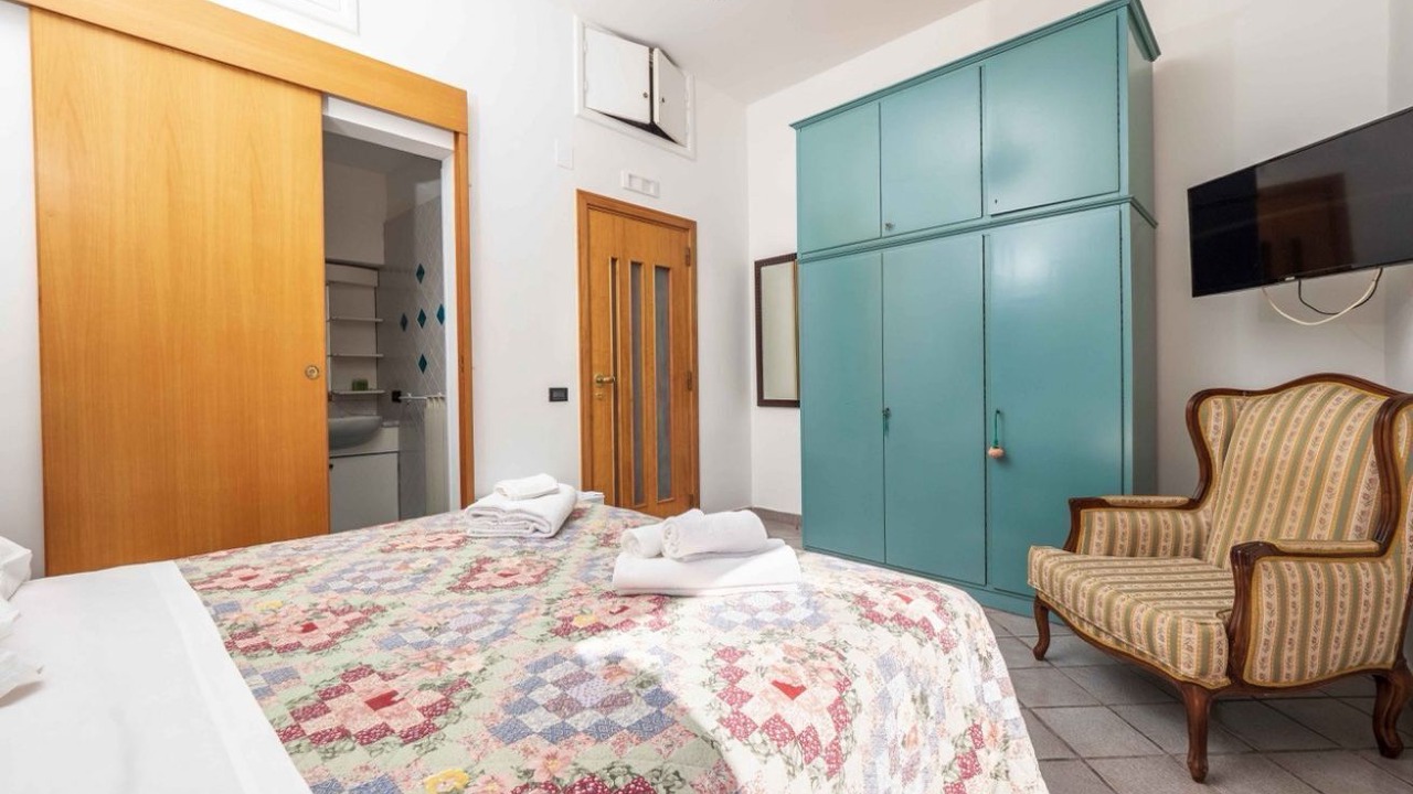 Photo of Bedroom in Meta