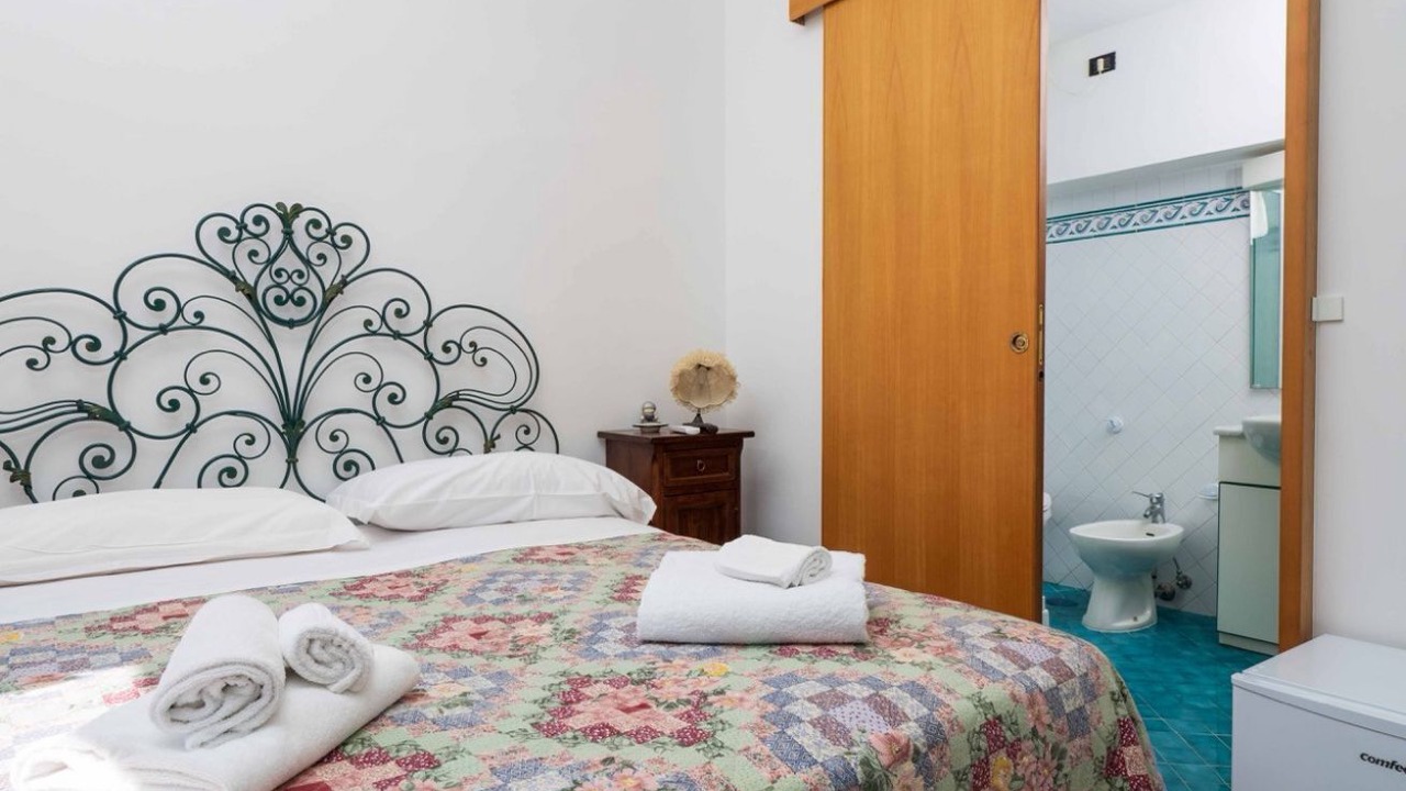 Photo of Bedroom in Meta