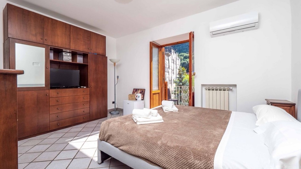 Photo of Bedroom in Meta