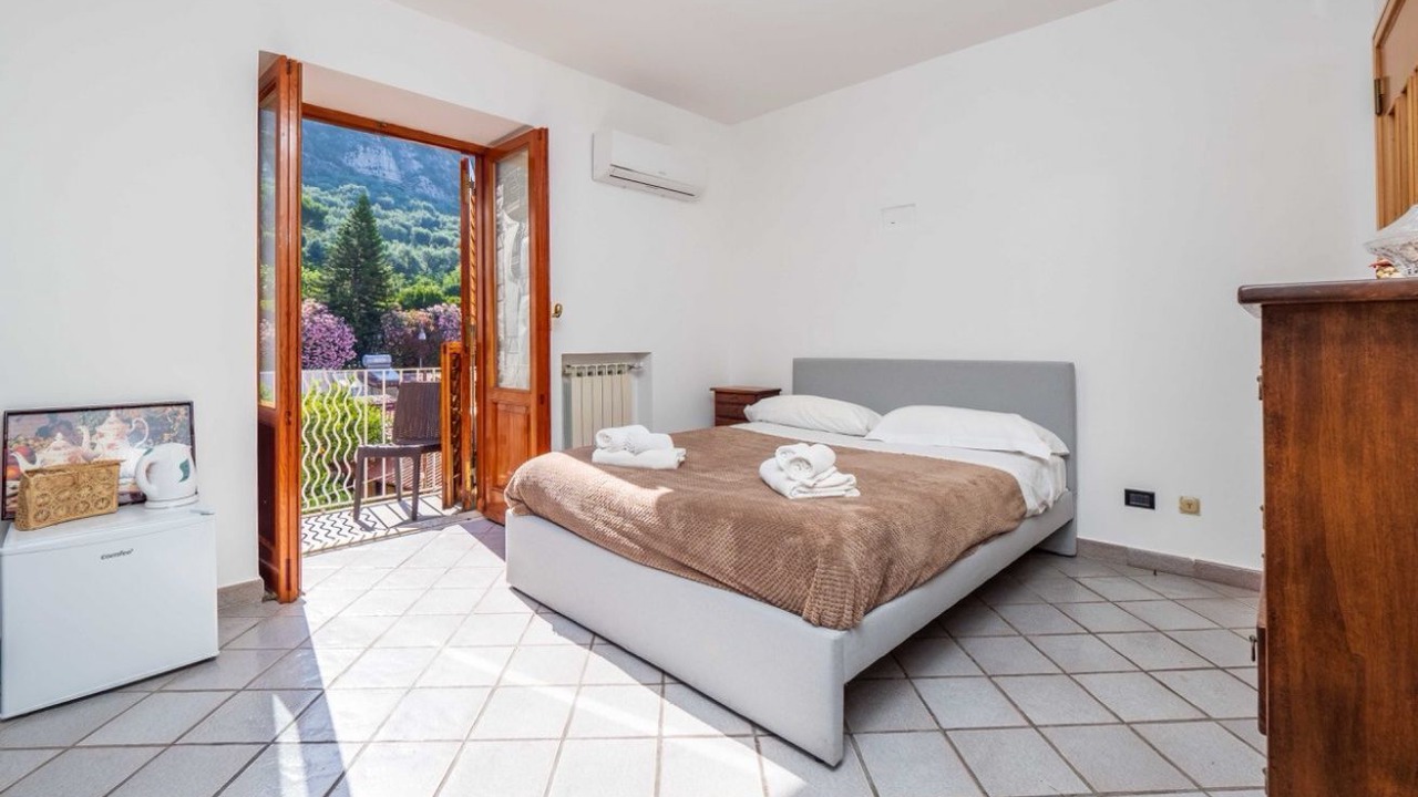 Photo of Bedroom in Meta
