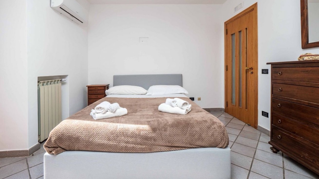 Photo of Bedroom in Meta