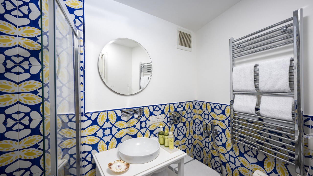 Photo of Bathroom in Path of the Gods