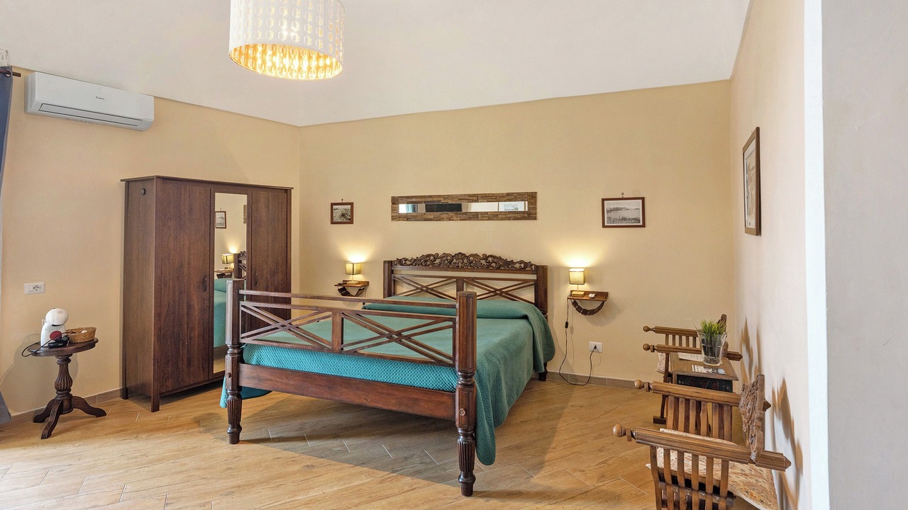Photo of Bedroom in Meta
