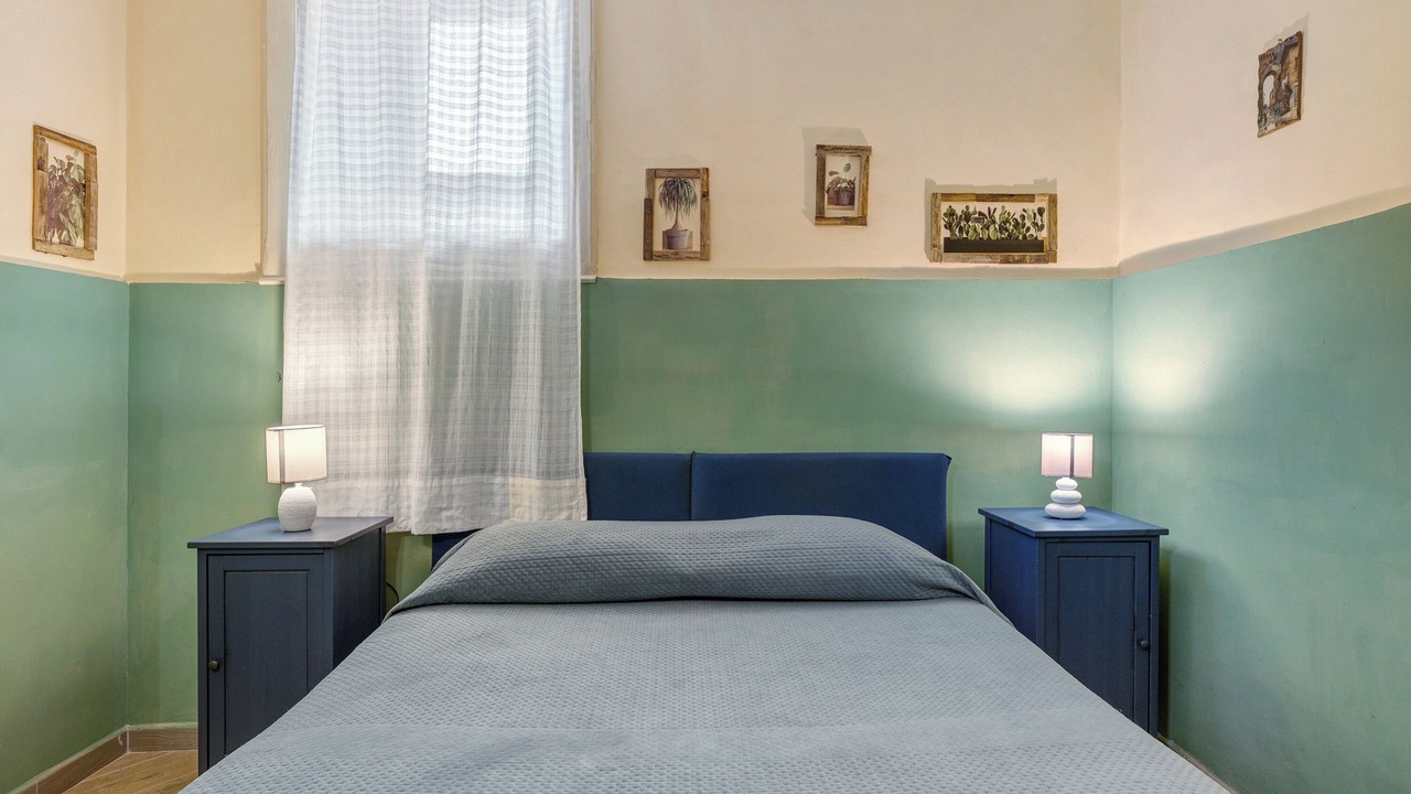 Photo of Bedroom in Meta