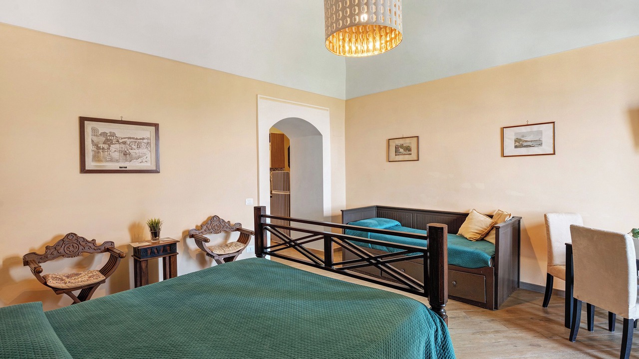 Photo of Bedroom in Meta