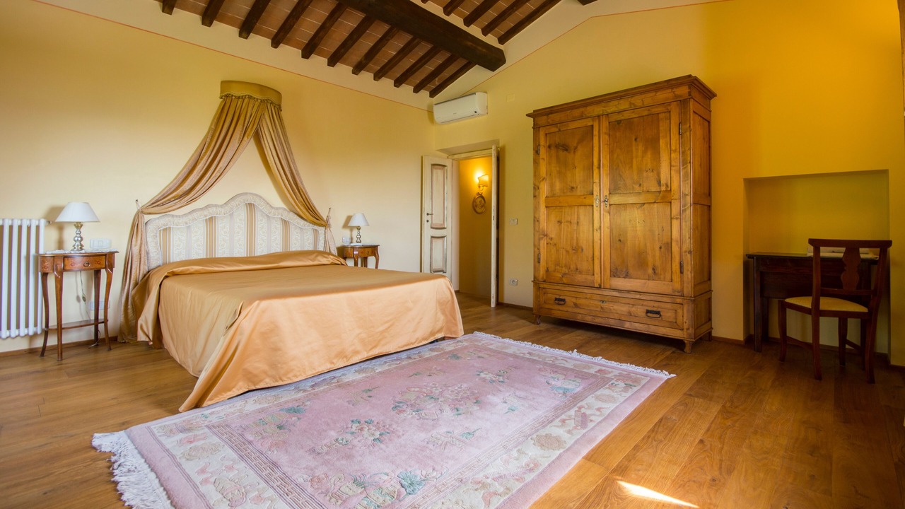 Photo of Bedroom in Camucia