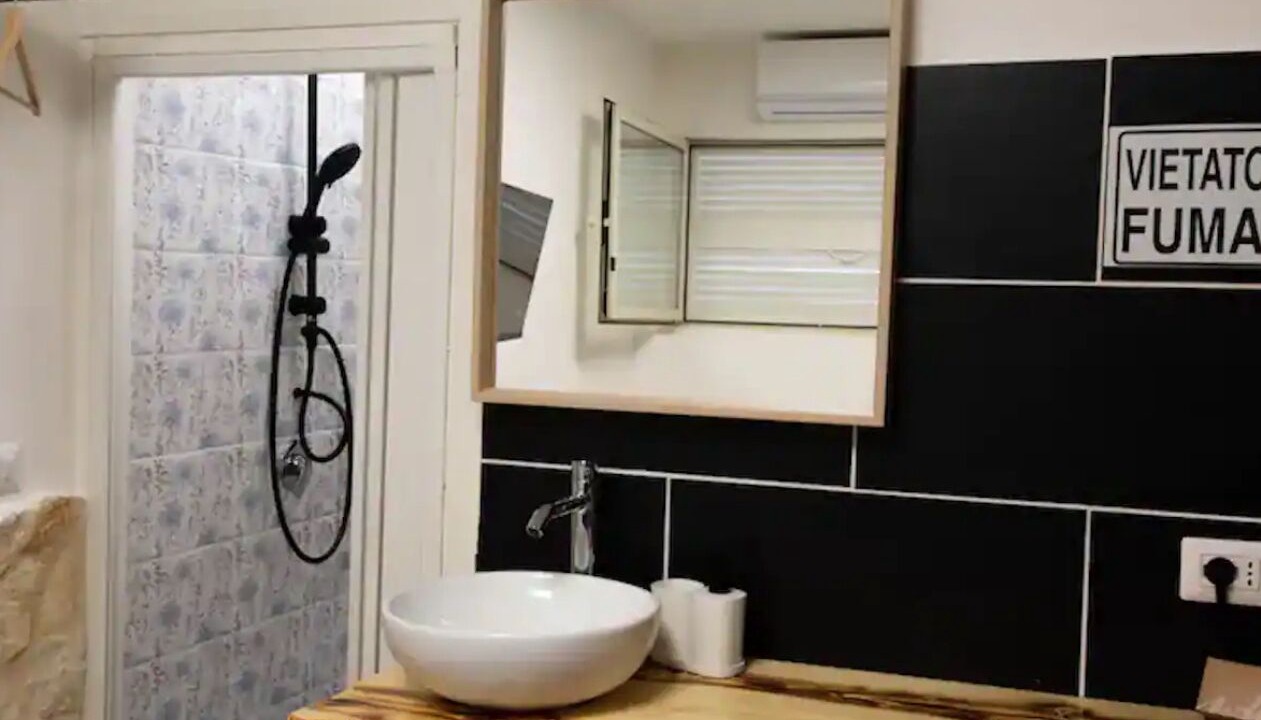 Photo of Bathroom in Naples City Centre