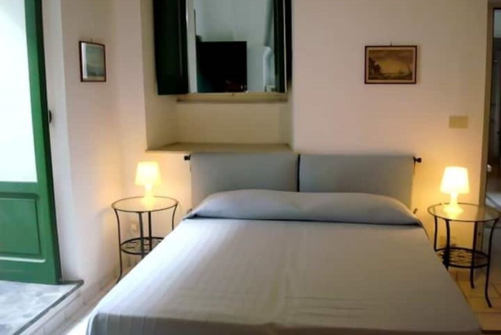 Photo of Bedroom in Meta