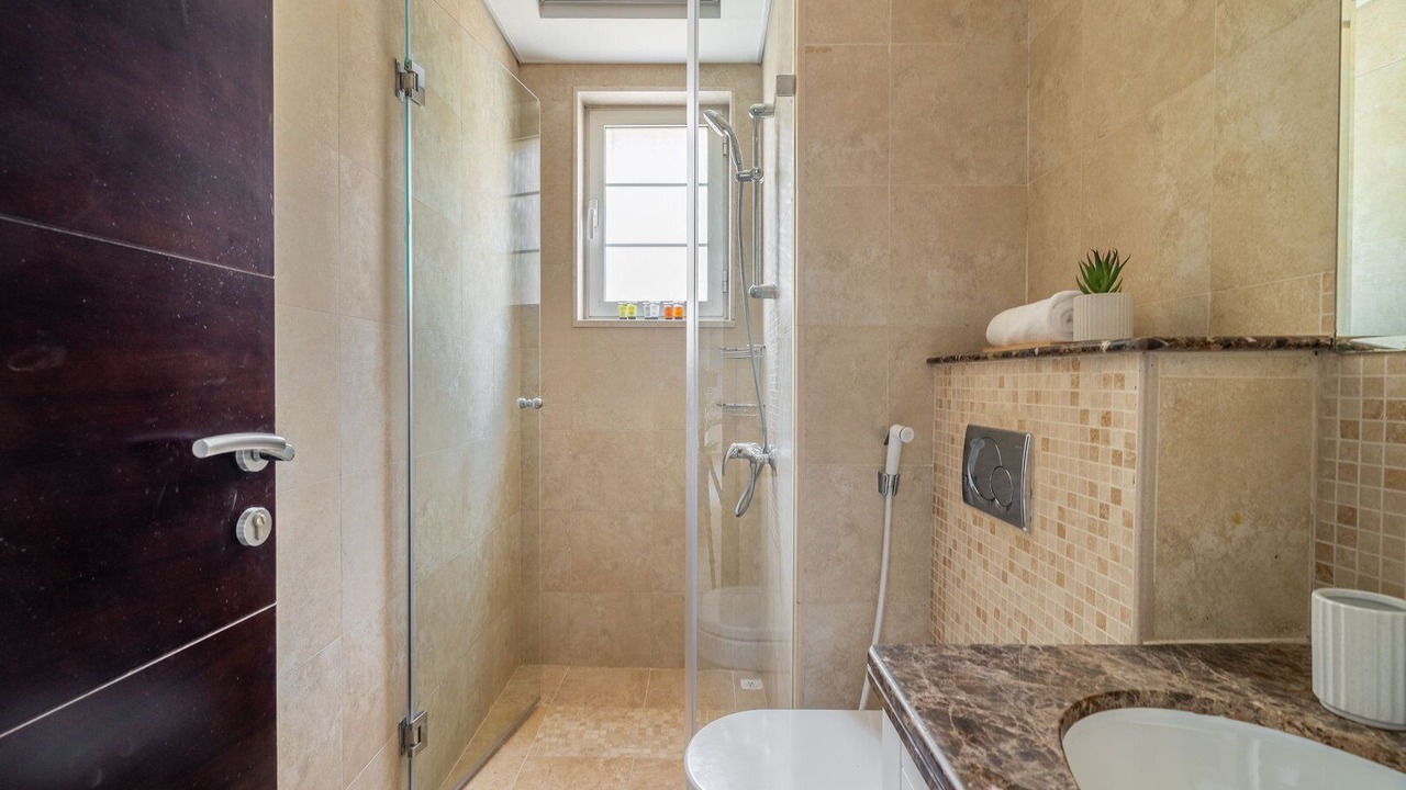 Photo of Bathroom in Jumeirah Park
