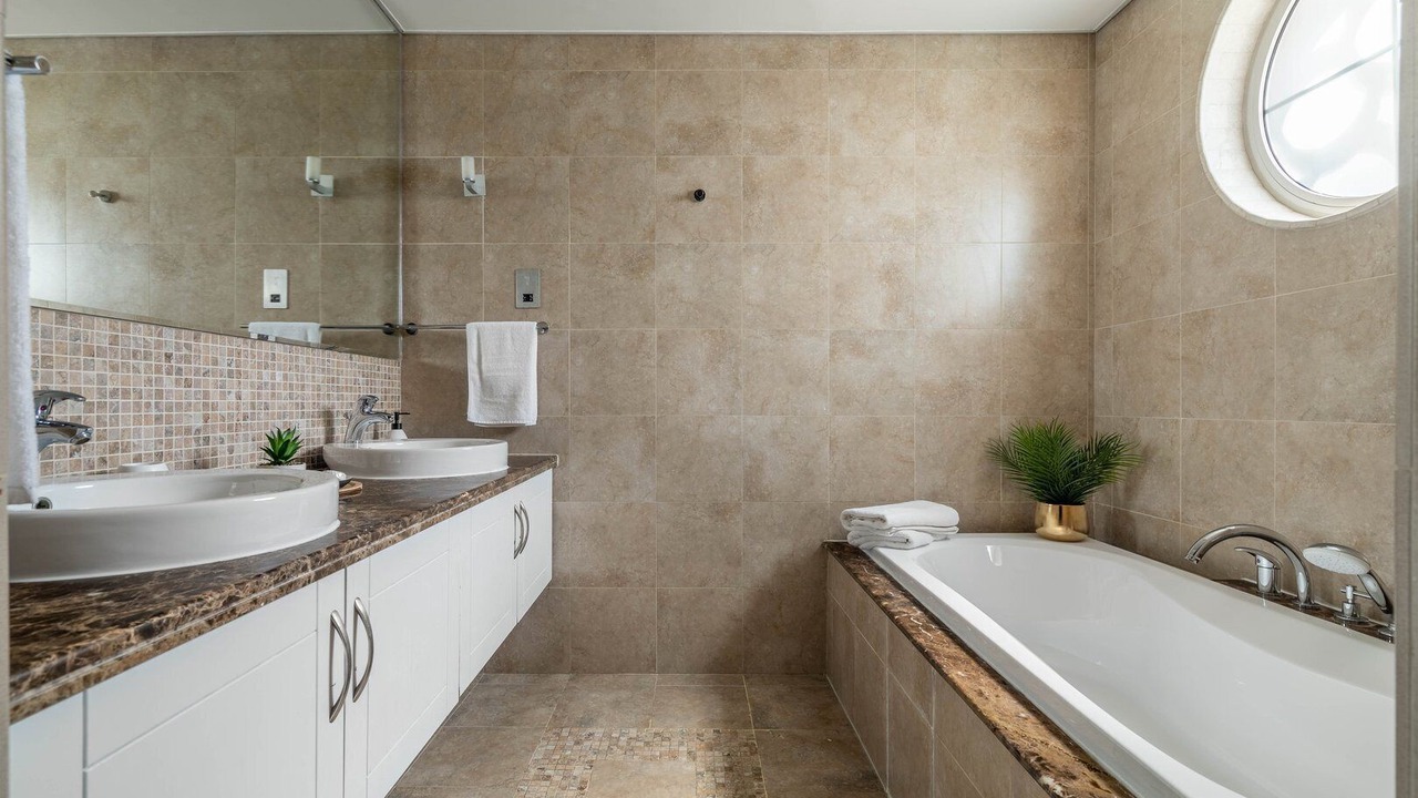 Photo of Bathroom in Jumeirah Park