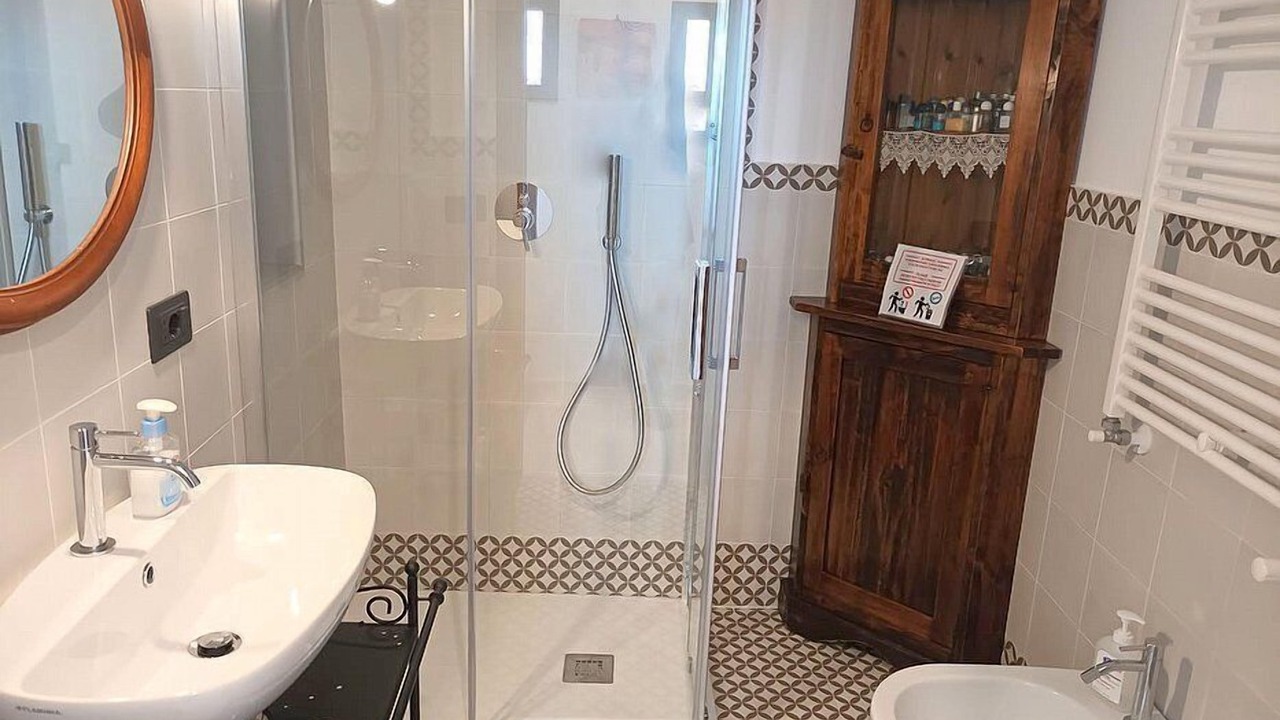 Photo of Bathroom in Naples City Centre
