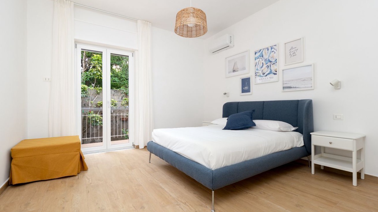 Photo of Bedroom in Meta