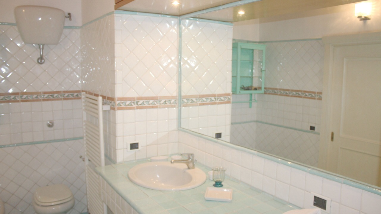 Photo of Bathroom in Naples City Centre