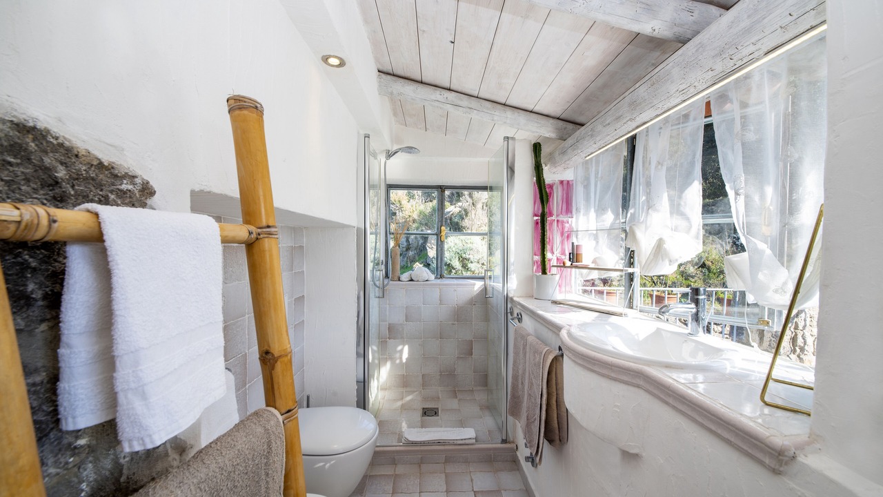 Photo of Bathroom in Forio