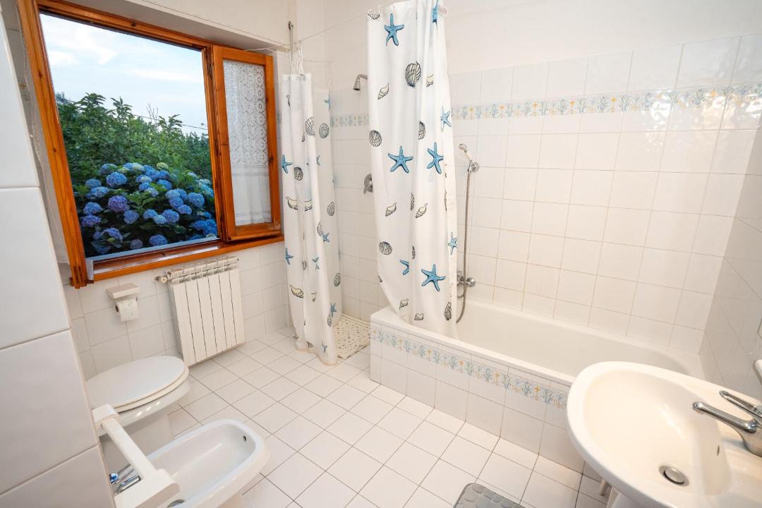 Photo of Bathroom in Capodimonte