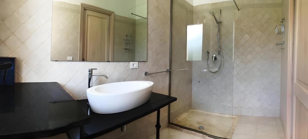 Photo of Bathroom in Case Peschiera-Lu Fraili