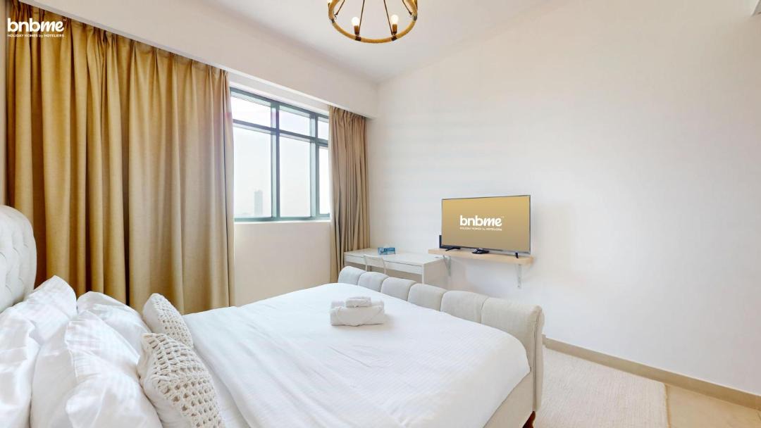 Photo of Bedroom in Emirates Hills 2
