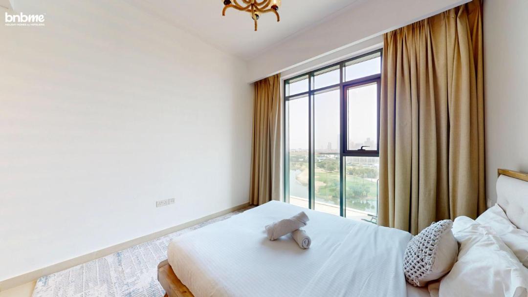 Photo of Bedroom in Emirates Hills 2