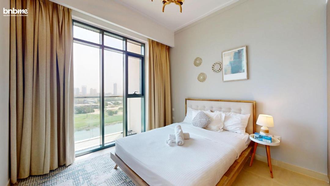 Photo of Bedroom in Emirates Hills 2
