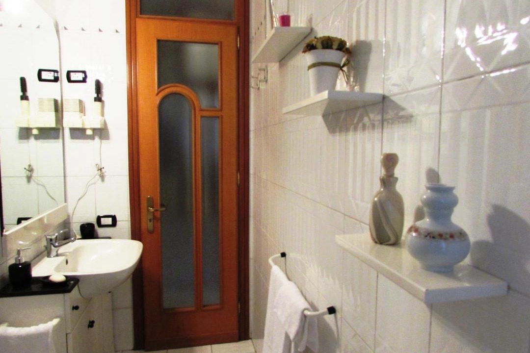 Photo of Bathroom in Naples City Centre
