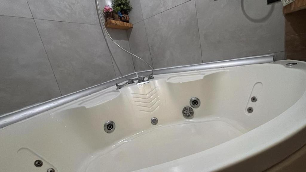 Photo of Bathroom in Naples City Centre