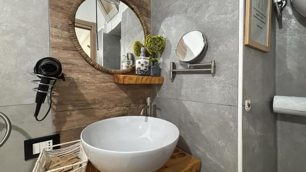 Photo of Bathroom in Naples City Centre