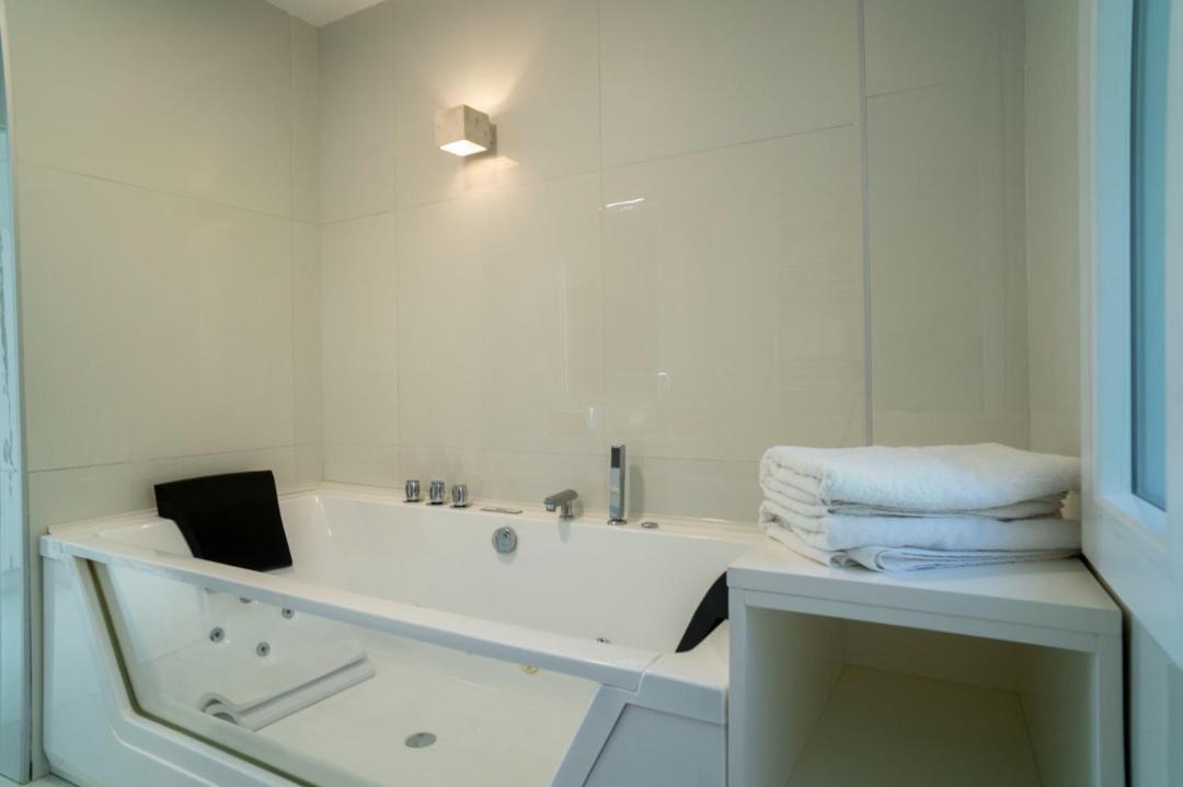 Photo of Bathroom in Naples