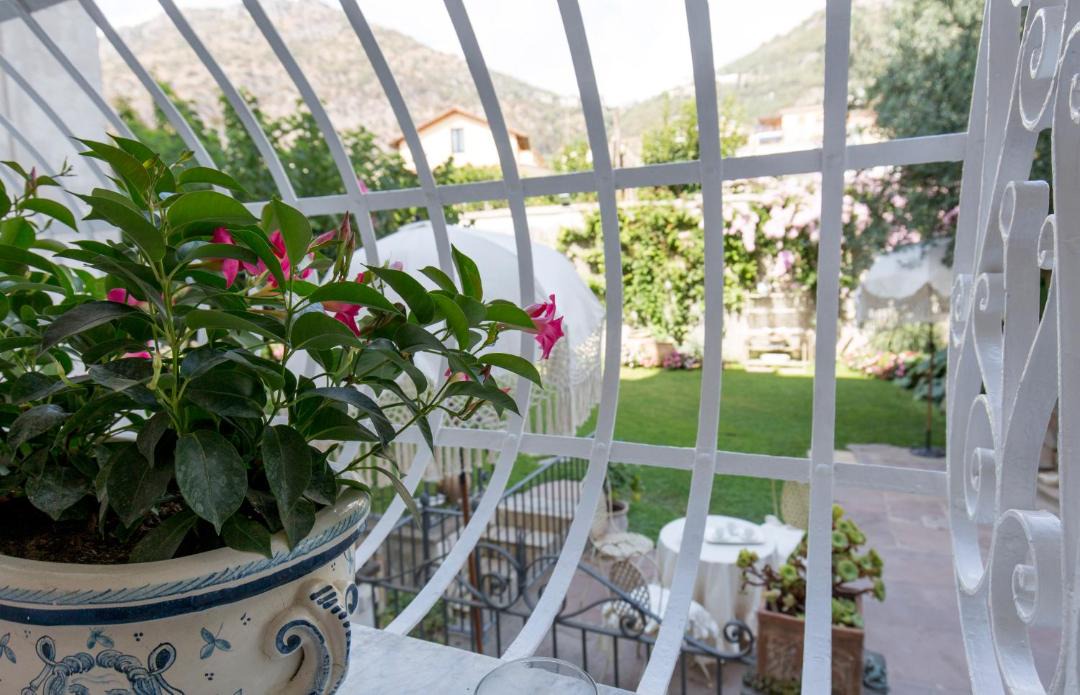 Photo of Patio Balcony in Meta