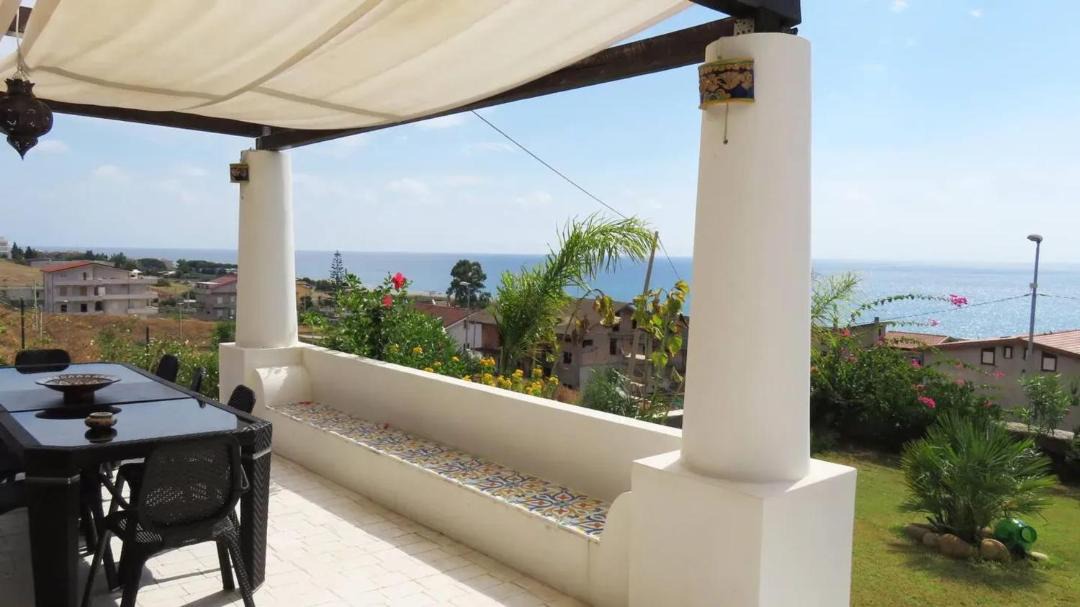 Photo of Patio Balcony in Brancaleone Marina
