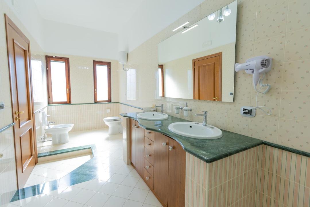 Photo of Bathroom in Cimitile