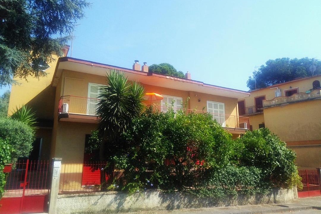 Photo of Buildings in Pollena Trocchia