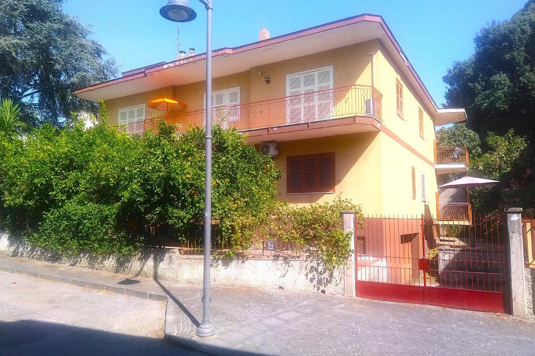 Photo of Buildings in Pollena Trocchia