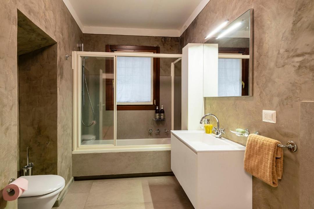 Photo of Bathroom in Oltrarno