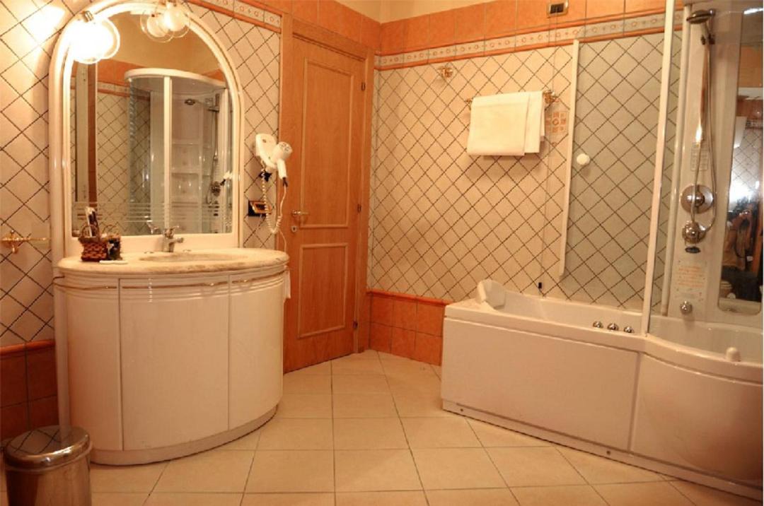 Photo of Bathroom in Nola