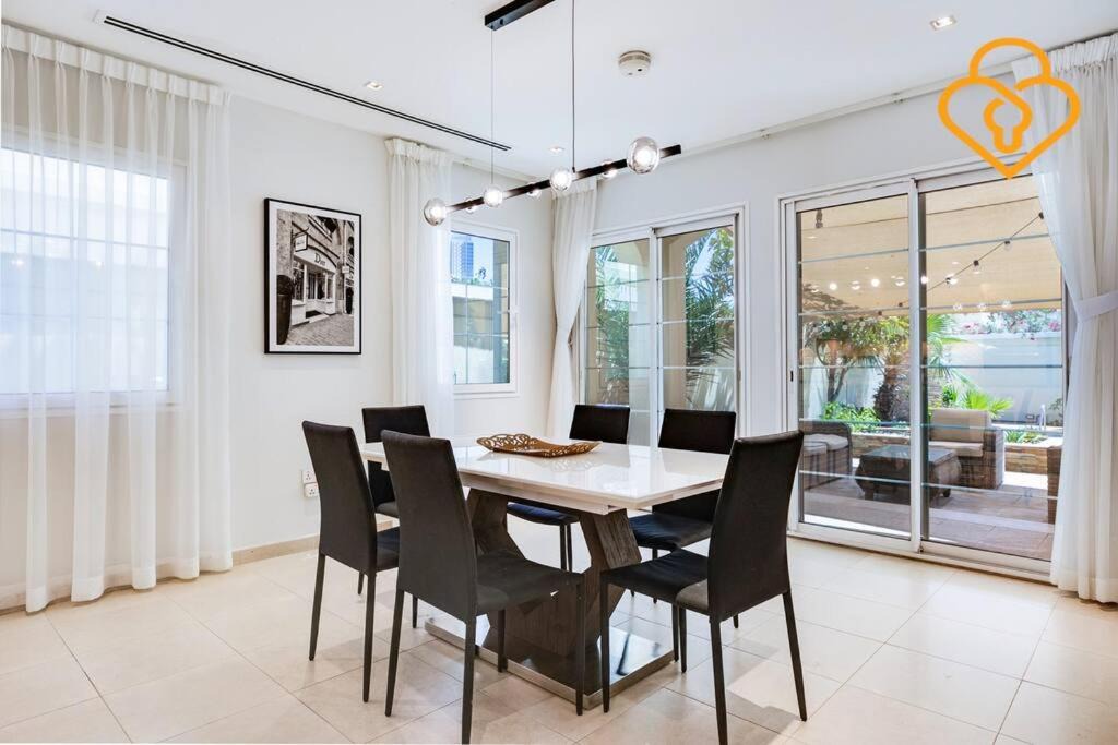 Photo of Livingroom in Jumeirah Village Triangle