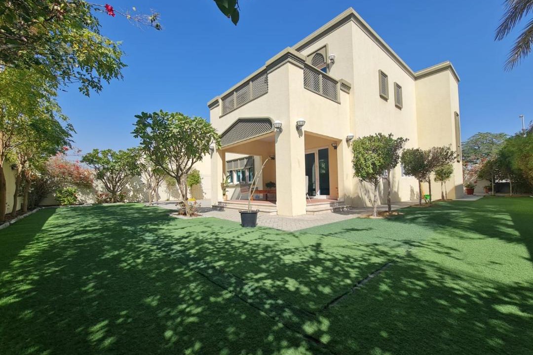 Photo of Buildings in Jumeirah Park