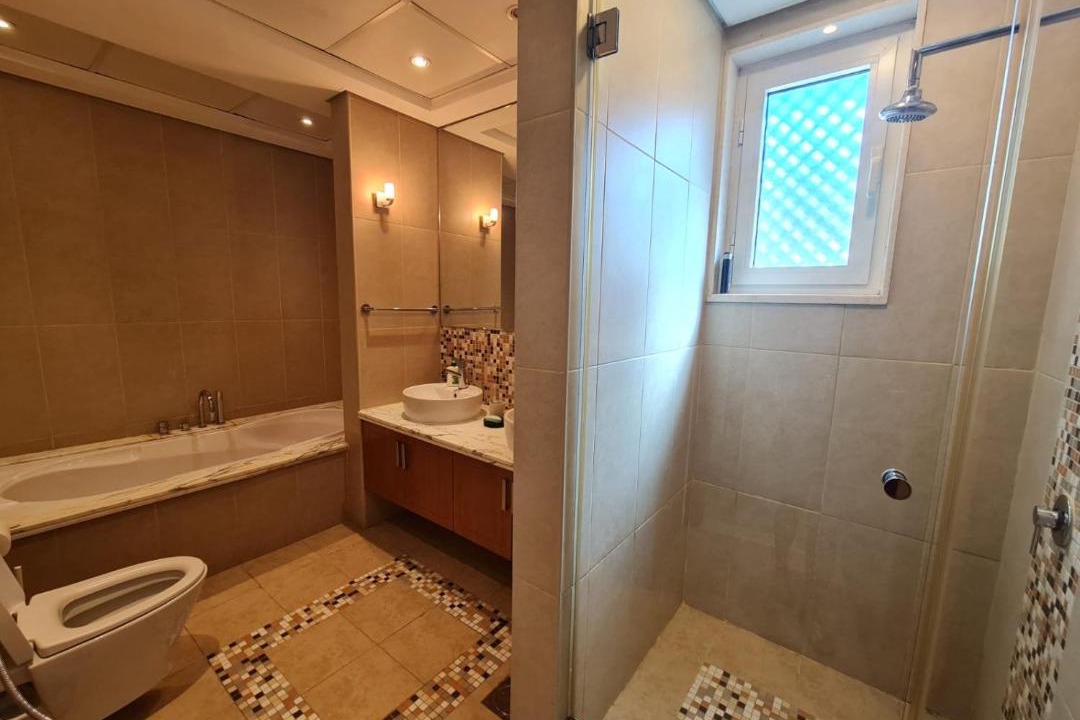 Photo of Bathroom in Jumeirah Park