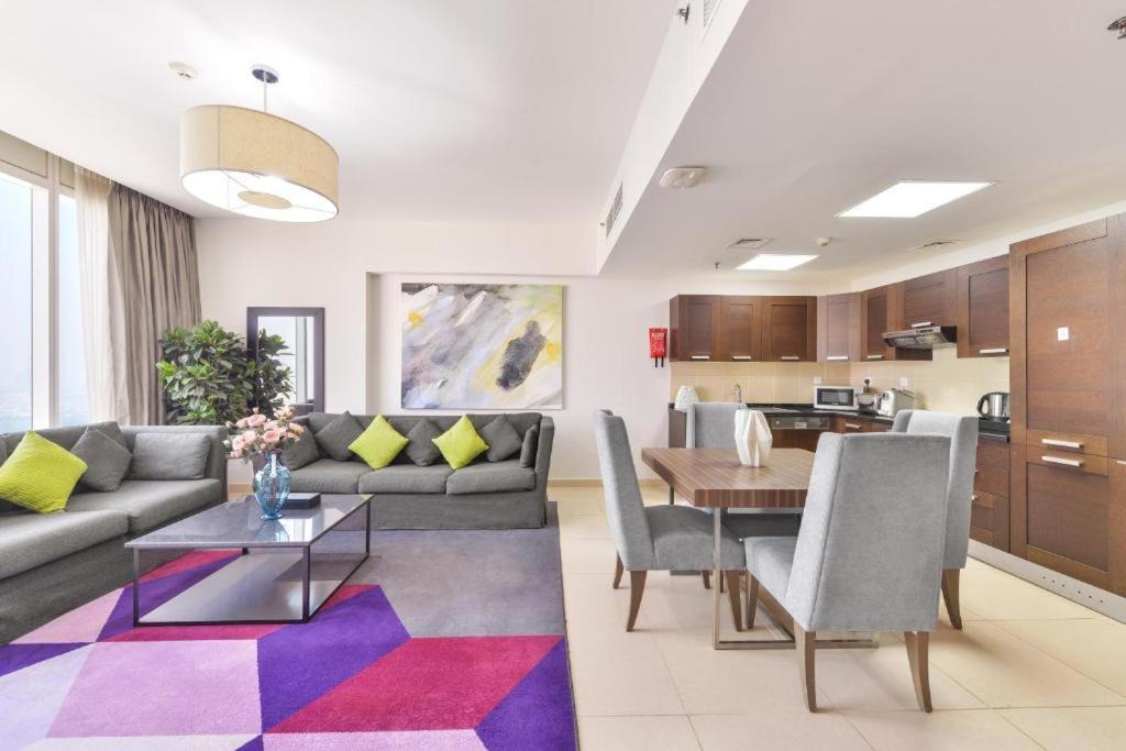 Photo of Livingroom in Trade Center