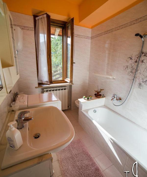 Photo of Bathroom in Tuoro sul Trasimeno