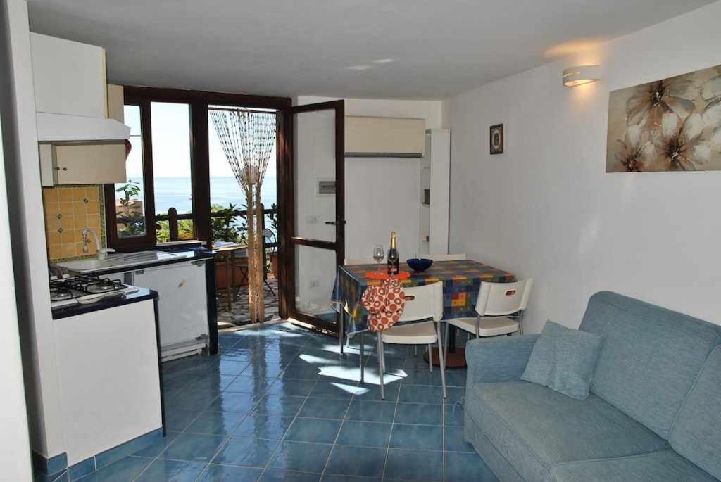 Photo of Human In Picture in Sperlonga
