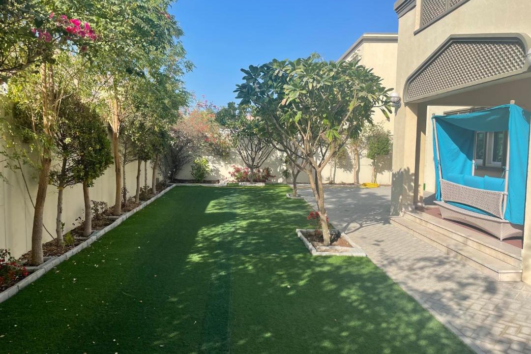 Photo of Buildings in Jumeirah Park