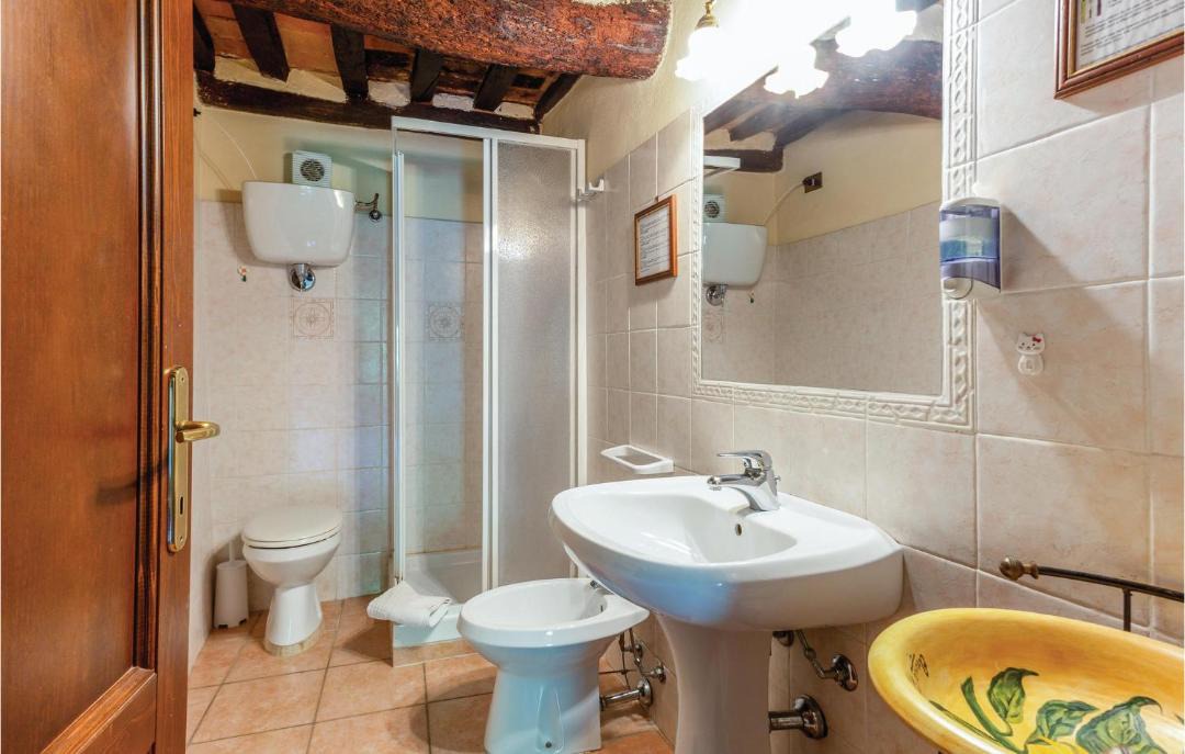 Photo of Bathroom in Camucia
