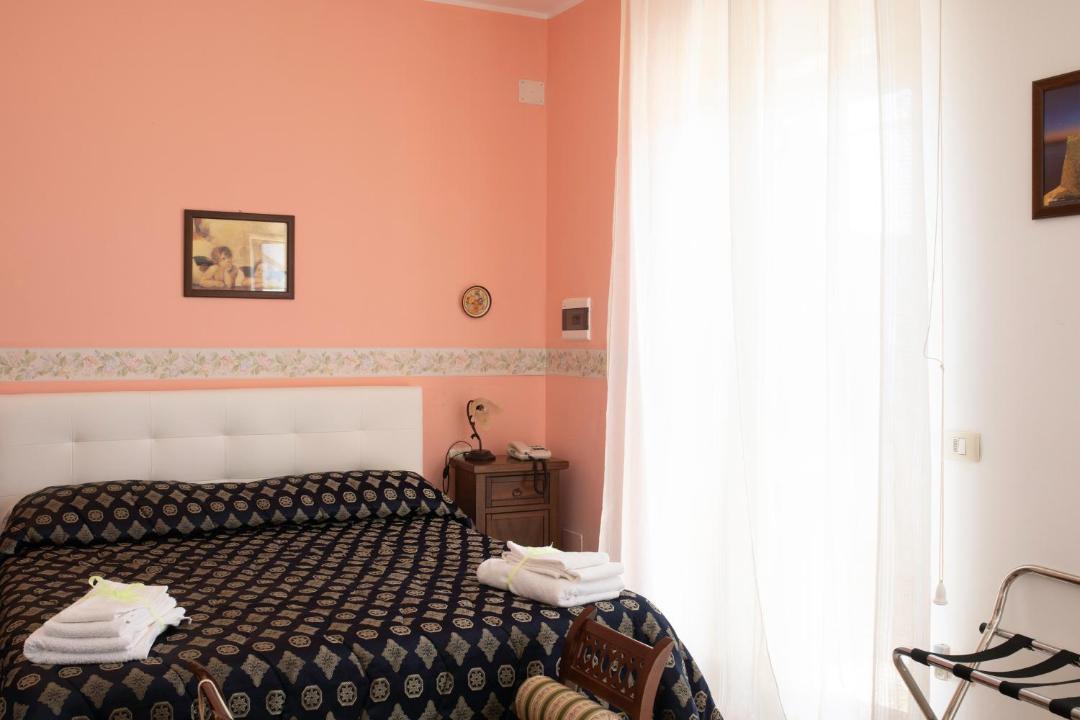 Photo of Bedroom in Paola