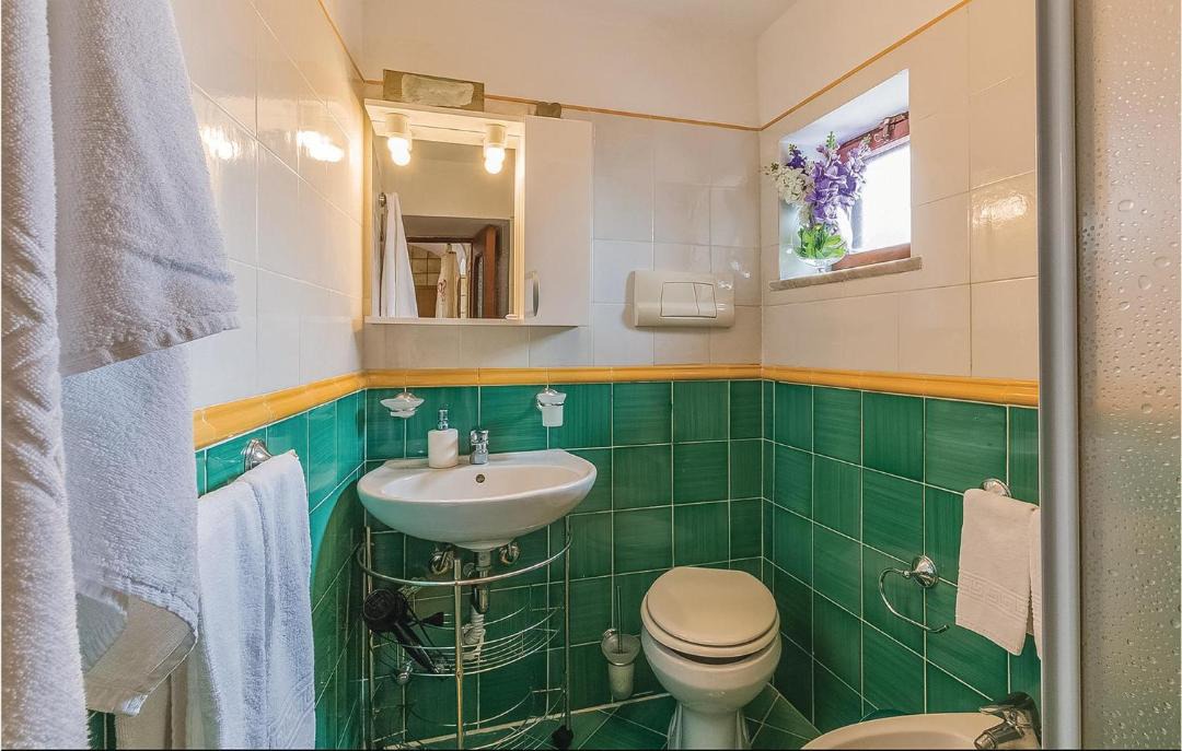 Photo of Bathroom in Furore