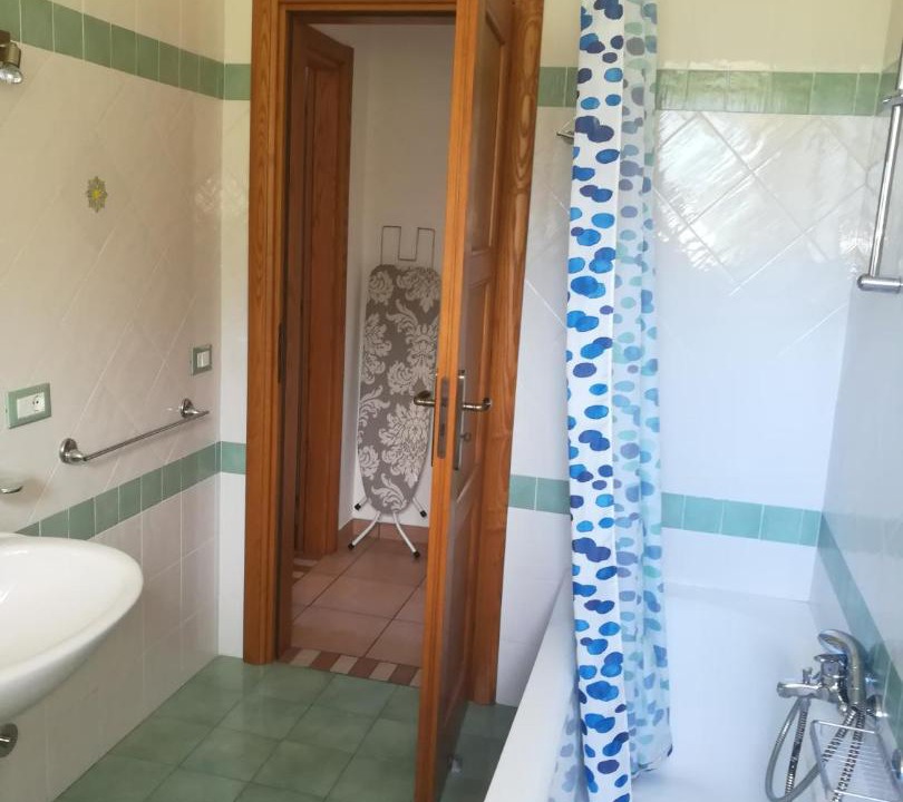 Photo of Bathroom in Forio